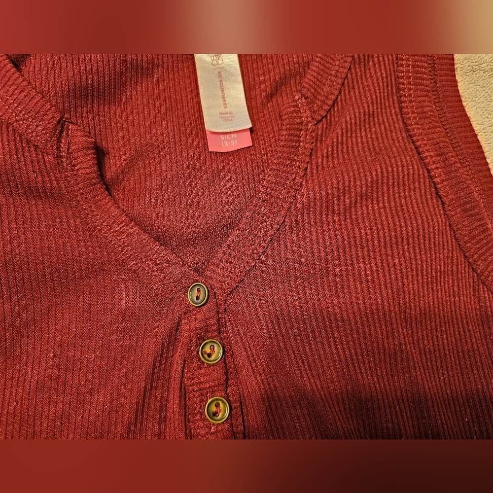 No Boundaries Woman' Burgandy Sleeveless Top. Size: S 3-5. - Picture 4 of 4